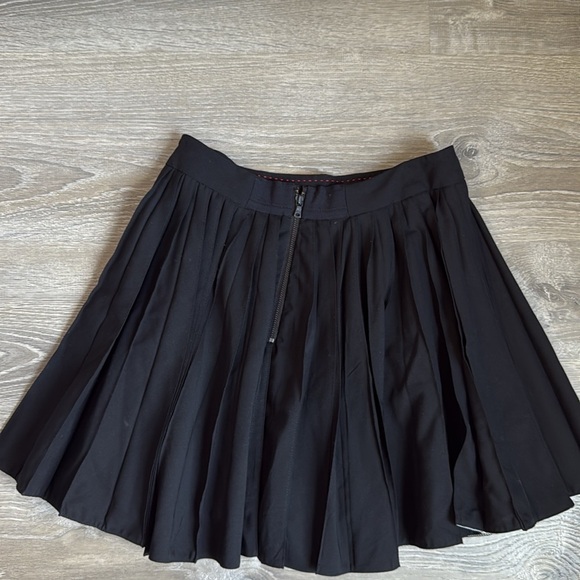 Alice and Oliva Employed pleated mini skirt - Picture 3 of 7
